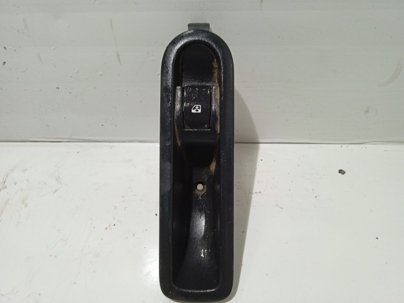 Recambio de mando elevalunas trasero izquierdo para renault scenic ii 2.0 dci diesel cat referencia OEM IAM 156013870  