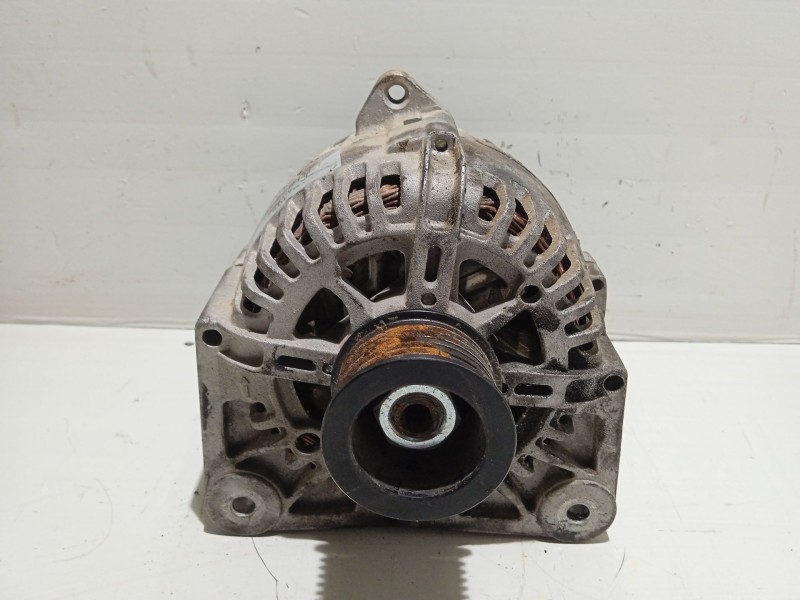 Recambio de alternador para renault scenic ii 1.9 dci diesel referencia OEM IAM 8200667618  