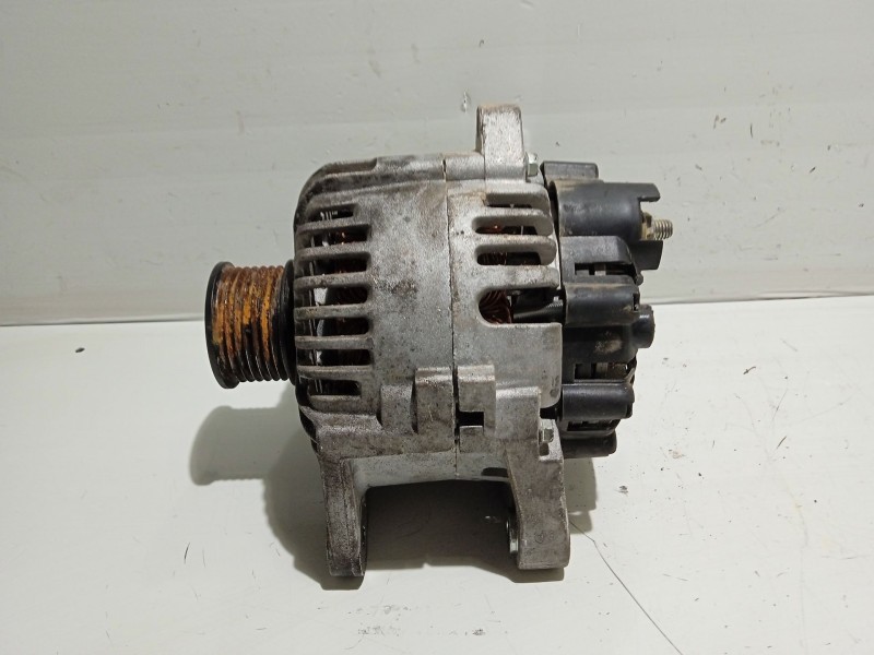 Recambio de alternador para renault scenic ii 1.9 dci diesel referencia OEM IAM 8200667618  