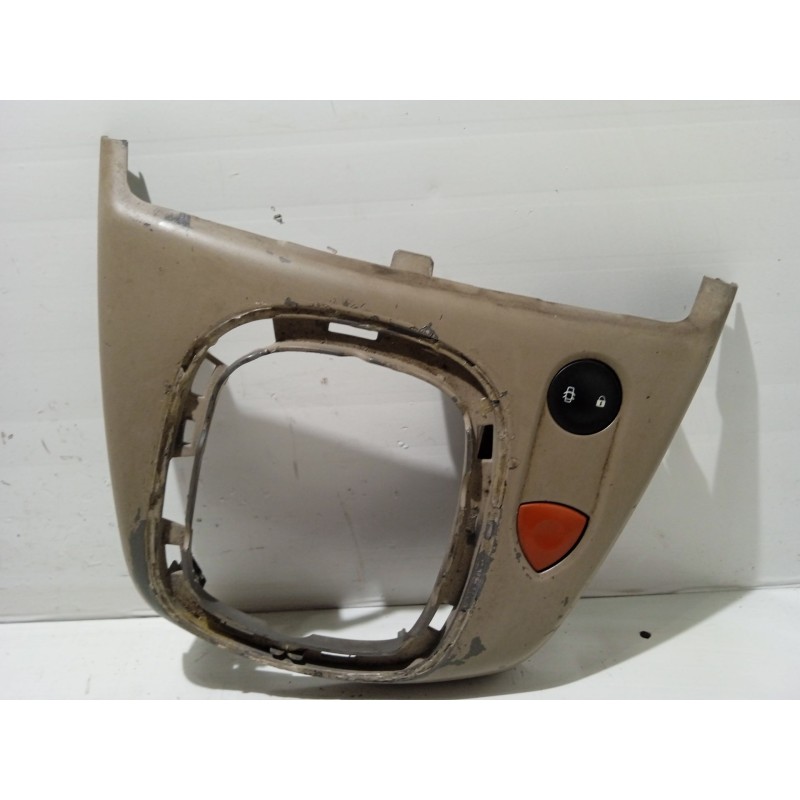 Recambio de mascara central de salpicadero para renault scenic ii 1.9 dci diesel referencia OEM IAM 8200664380  