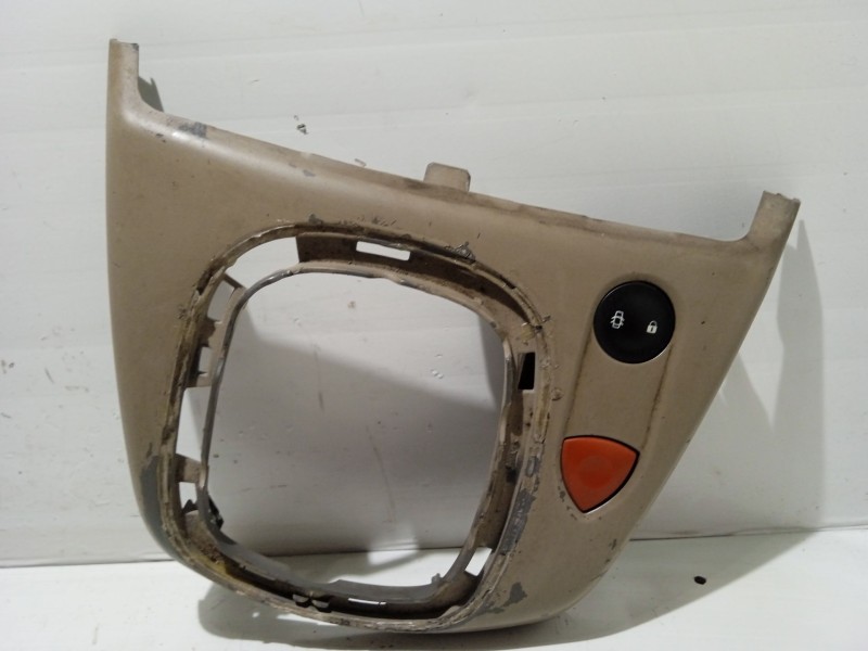 Recambio de mascara central de salpicadero para renault scenic ii 1.9 dci diesel referencia OEM IAM 8200664380  