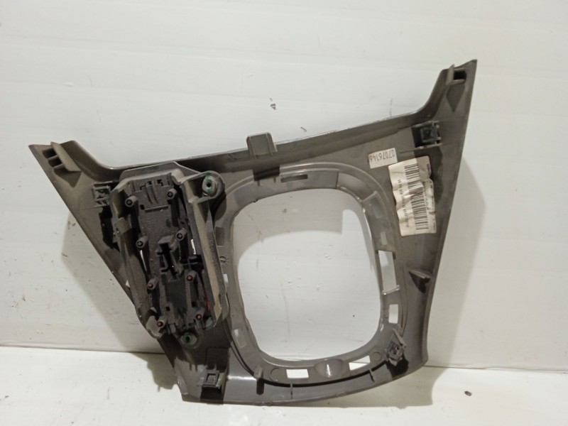 Recambio de mascara central de salpicadero para renault scenic ii 1.9 dci diesel referencia OEM IAM 8200664380  