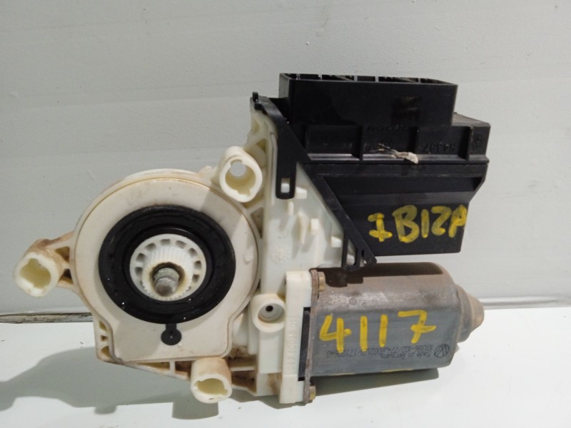 Recambio de motor elevalunas delantero derecho para seat ibiza (6l1) referencia OEM IAM 6Q2959801A 104383101 05074140