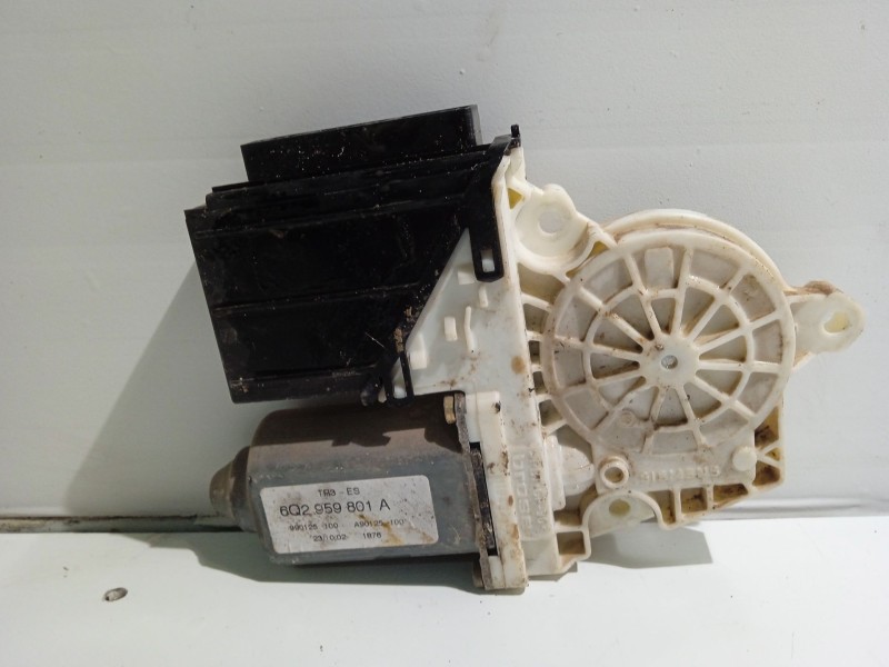 Recambio de motor elevalunas delantero derecho para seat ibiza (6l1) referencia OEM IAM 6Q2959801A 104383101 05074140