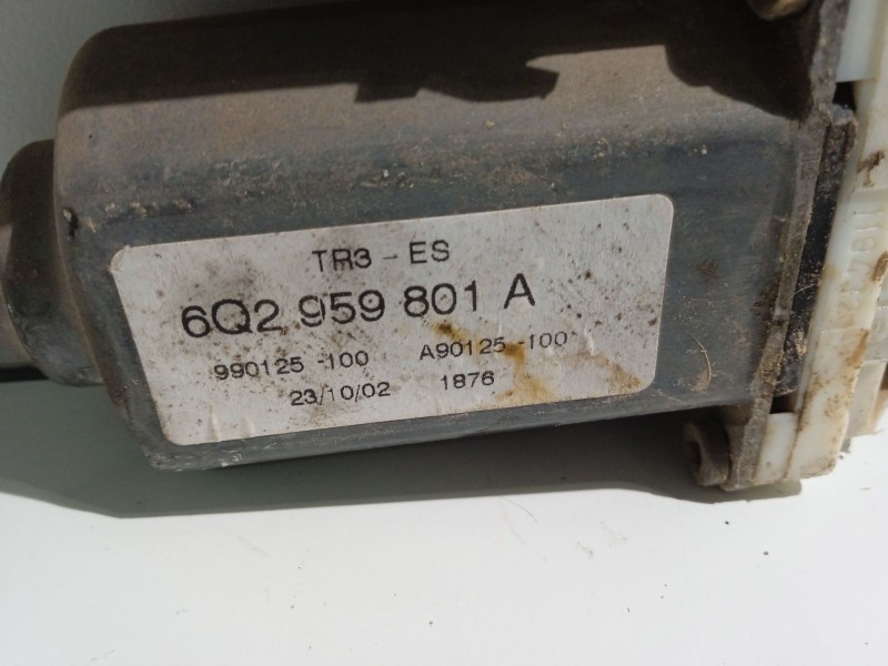 Recambio de motor elevalunas delantero derecho para seat ibiza (6l1) referencia OEM IAM 6Q2959801A 104383101 05074140