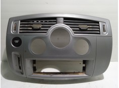 Recambio de rejilla aireadora para renault scenic ii 2.0 dci diesel cat referencia OEM IAM 8200140713 8200140724 8200140720