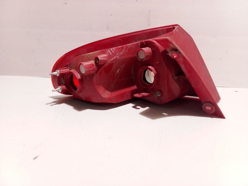 Recambio de piloto trasero derecho para chevrolet lacetti 2.0 diesel cat referencia OEM IAM 96387725  