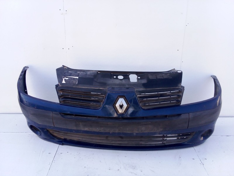 Recambio de paragolpes delantero para renault clio ii (bb_, cb_) 1.5 dci referencia OEM IAM 8200271896  