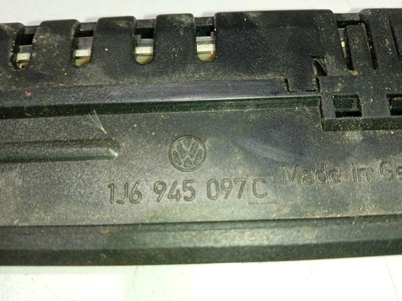 Recambio de luz central de freno para volkswagen golf iv berlina (1j1) referencia OEM IAM 1J6945097C  