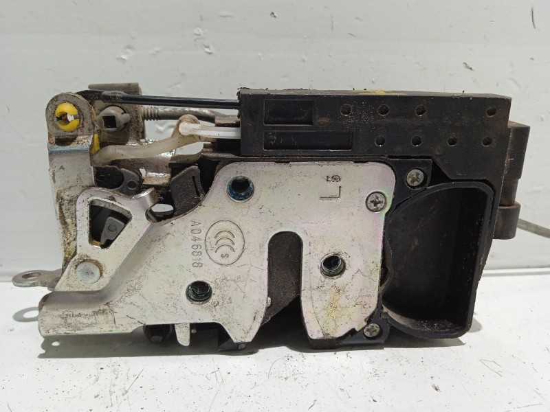 Recambio de cerradura puerta trasera izquierda para chevrolet kalos 1.4 cat referencia OEM IAM A046818  
