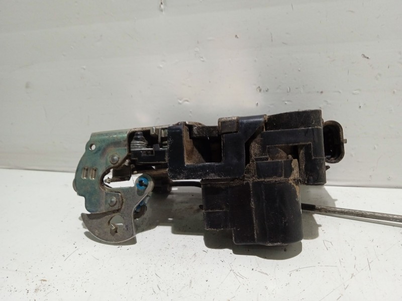 Recambio de cerradura puerta trasera izquierda para chevrolet kalos 1.4 cat referencia OEM IAM A046818  