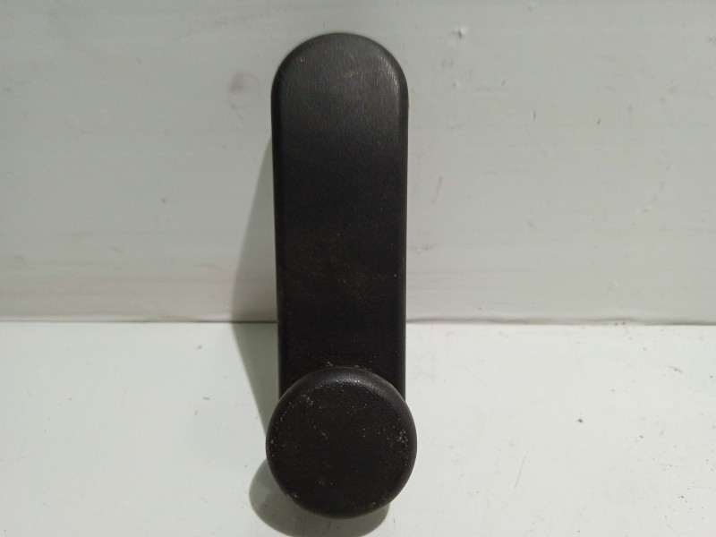 Recambio de maneta elevalunas trasera derecha para chevrolet kalos 1.4 cat referencia OEM IAM 96301568  