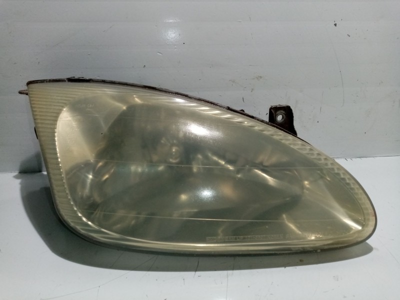 Recambio de faro derecho para ford fiesta berlina referencia OEM IAM 1042630  