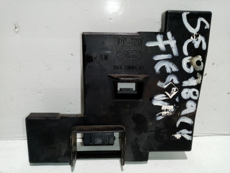 Recambio de portalamparas para ford fiesta berlina referencia OEM IAM   