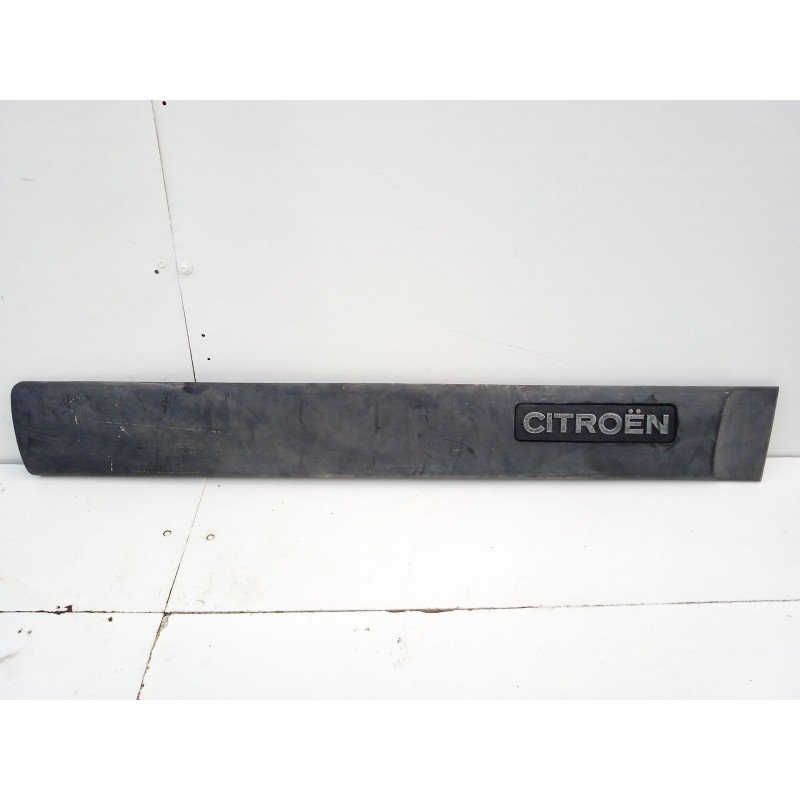 Recambio de moldura puerta delantera derecha para citroën berlingo referencia OEM IAM 9619030477  