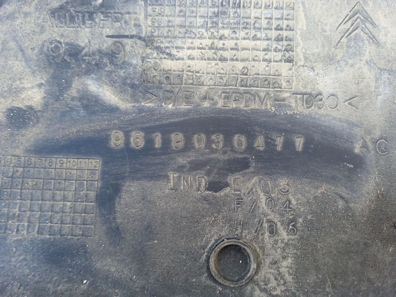 Recambio de moldura puerta delantera derecha para citroën berlingo referencia OEM IAM 9619030477  