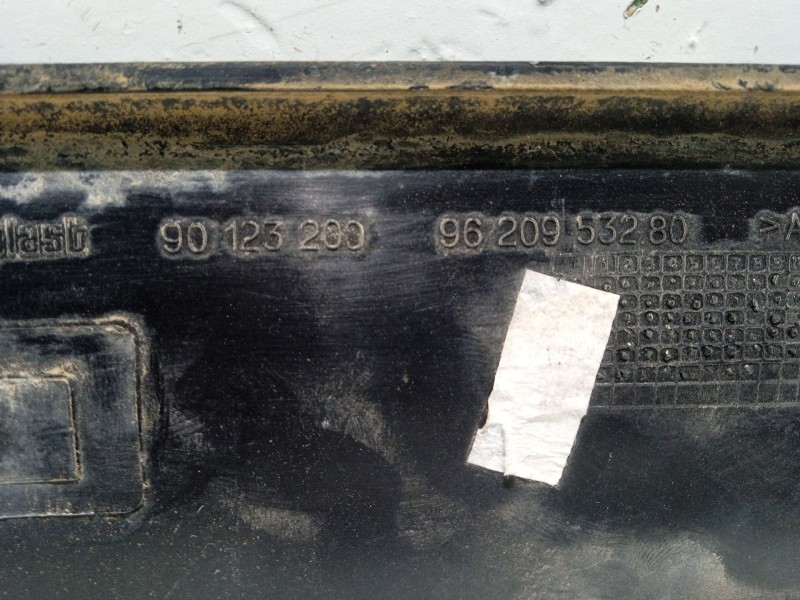 Recambio de moldura para citroën berlingo referencia OEM IAM 9620953280 90123200 