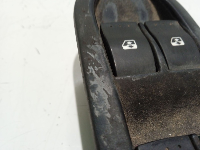 Recambio de mando elevalunas delantero izquierdo para renault scenic ii referencia OEM IAM 156018070  