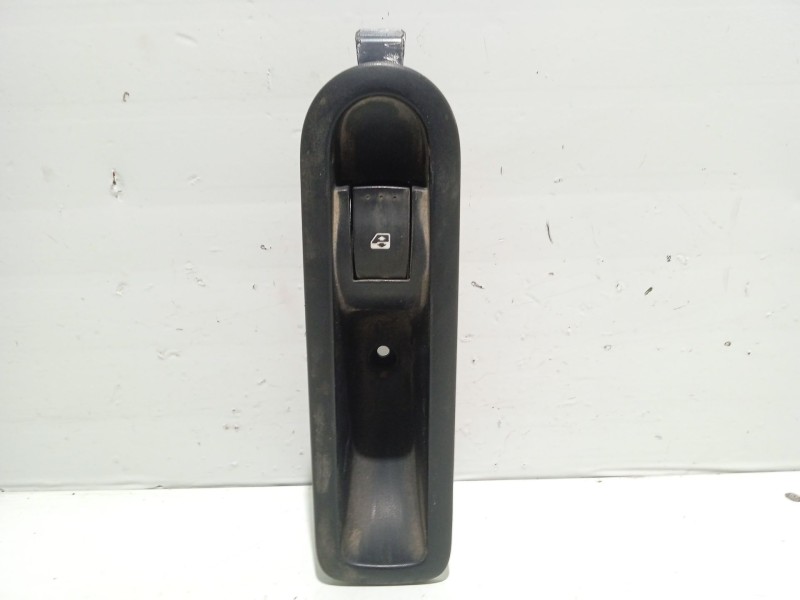 Recambio de mando elevalunas trasero derecho para renault scenic ii referencia OEM IAM 156013870  
