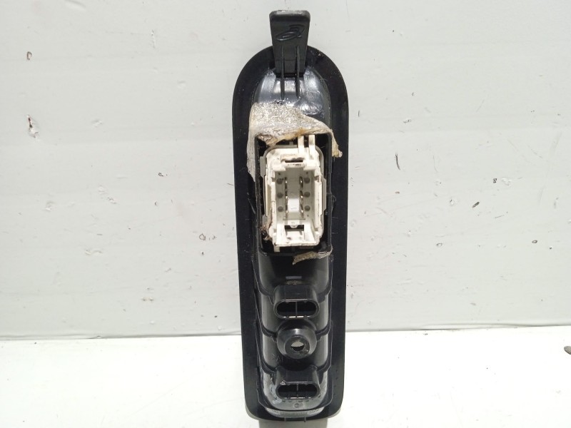 Recambio de mando elevalunas trasero derecho para renault scenic ii referencia OEM IAM 156013870  