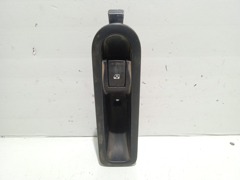 Recambio de mando elevalunas trasero izquierdo para renault scenic ii referencia OEM IAM 156013870  