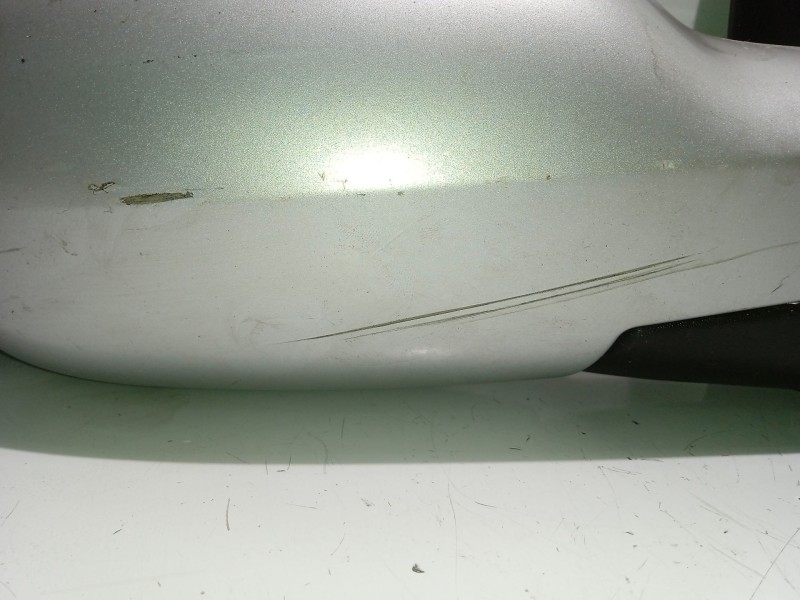 Recambio de retrovisor derecho para renault scenic ii referencia OEM IAM 7701068385  