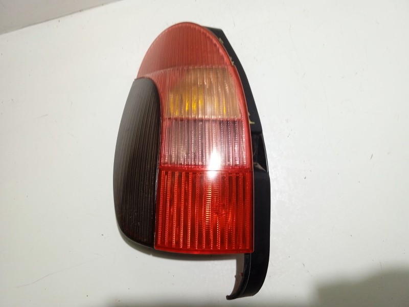 Recambio de piloto trasero izquierdo para peugeot 306 break 1.9 diesel referencia OEM IAM 6350J3   Recambio de piloto trasero izquierdo para peugeot 306 break 1.9 diesel referencia OEM IAM 6350J3