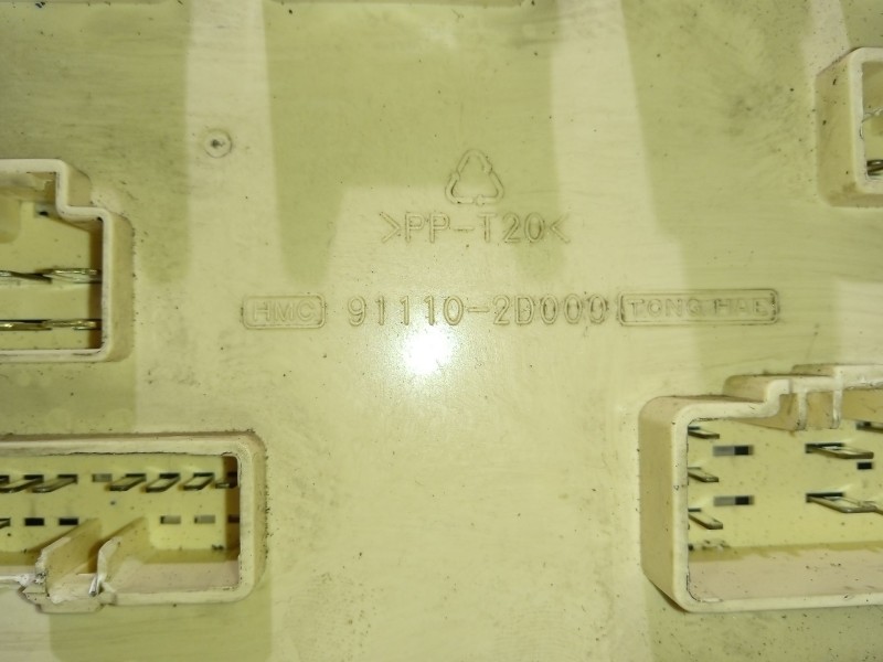 Recambio de caja reles / fusibles para hyundai elantra iii (xd) 2.0 crdi referencia OEM IAM 911102D000  