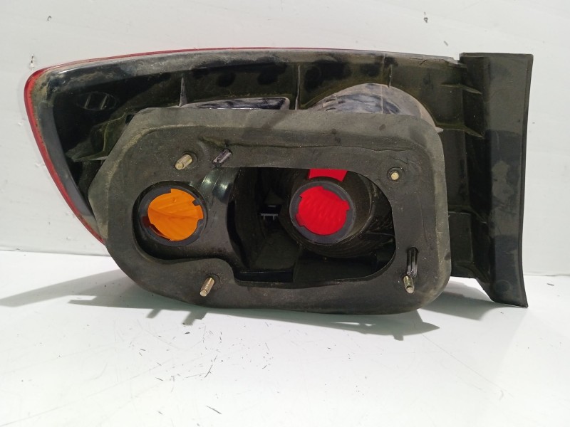 Recambio de piloto trasero derecho para hyundai elantra iii (xd) 2.0 crdi referencia OEM IAM 924022D210  