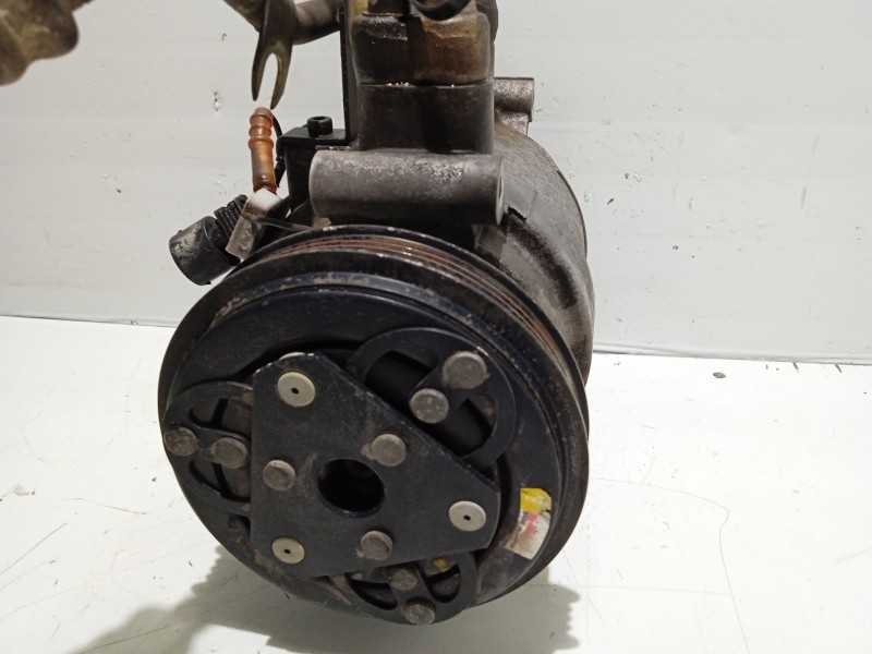 Recambio de compresor aire acondicionado para bmw serie 3 berlina (e36) 318i referencia OEM IAM 8390645  