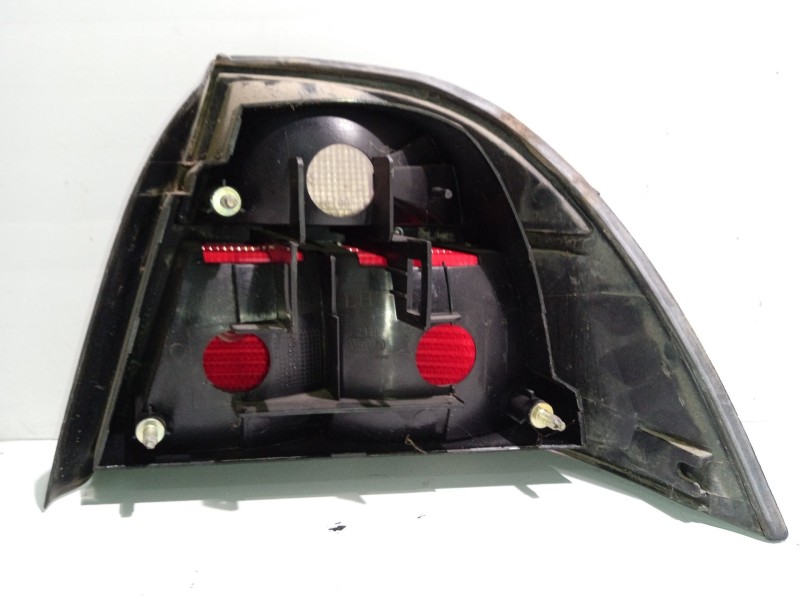 Recambio de piloto trasero izquierdo para saab 9-5 sedán 2.3 cat referencia OEM IAM 4677027  