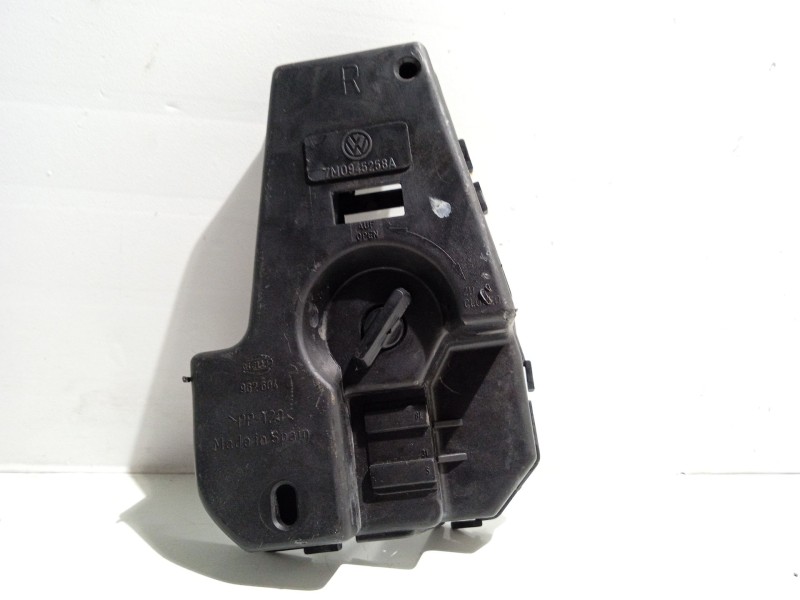 Recambio de portalamparas para seat alhambra (7v8, 7v9) 2.0 i referencia OEM IAM 7M0945258A  