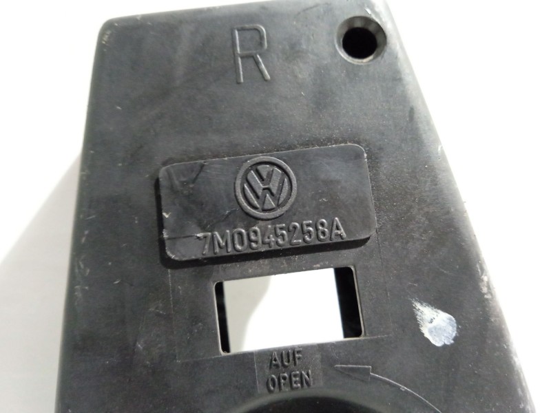 Recambio de portalamparas para seat alhambra (7v8, 7v9) 2.0 i referencia OEM IAM 7M0945258A  