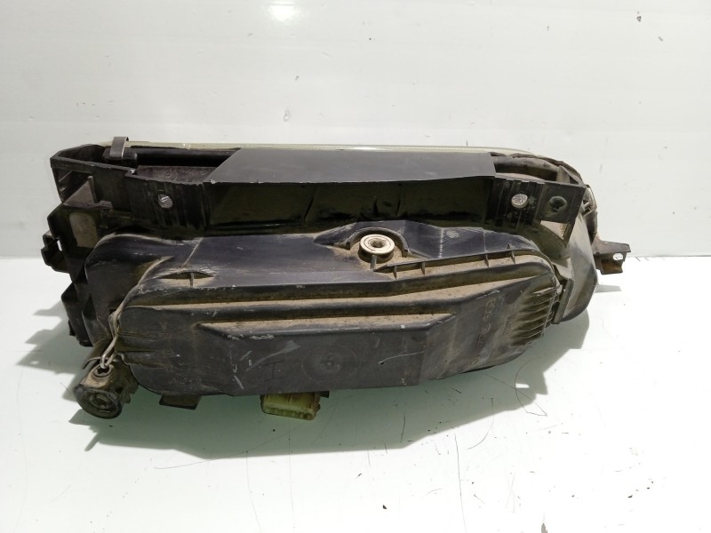 Recambio de faro izquierdo para citroën xantia berlina referencia OEM IAM 88205035G  