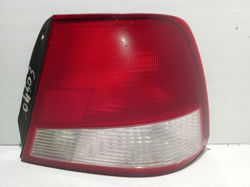 Recambio de piloto trasero derecho para hyundai accent (lc) 1.3 cat referencia OEM IAM 9240225220  