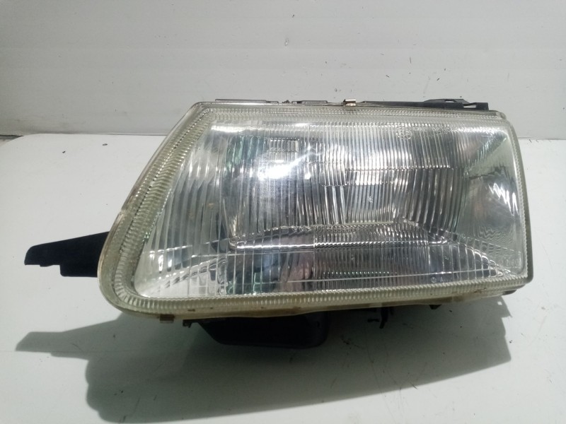 Recambio de faro izquierdo para citroën saxo 1.1 x referencia OEM IAM 6204N5  