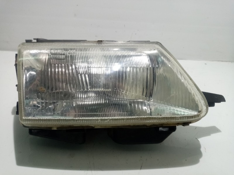 Recambio de faro derecho para citroën saxo 1.1 x referencia OEM IAM 6205N5  