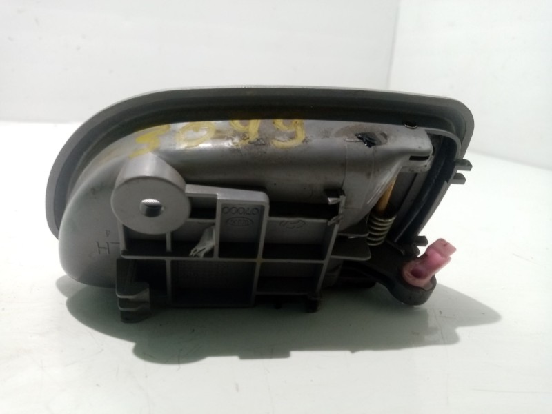 Recambio de maneta interior delantera izquierda para kia picanto 1.1 cat referencia OEM IAM 8261007000  