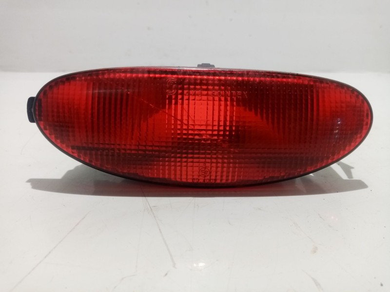 Recambio de piloto trasero central para peugeot 206 berlina 1.4 referencia OEM IAM 45106  