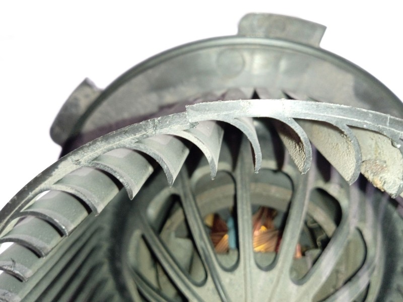 Recambio de ventilador calefaccion para opel zafira b 1.9 cdti referencia OEM IAM 1845107  