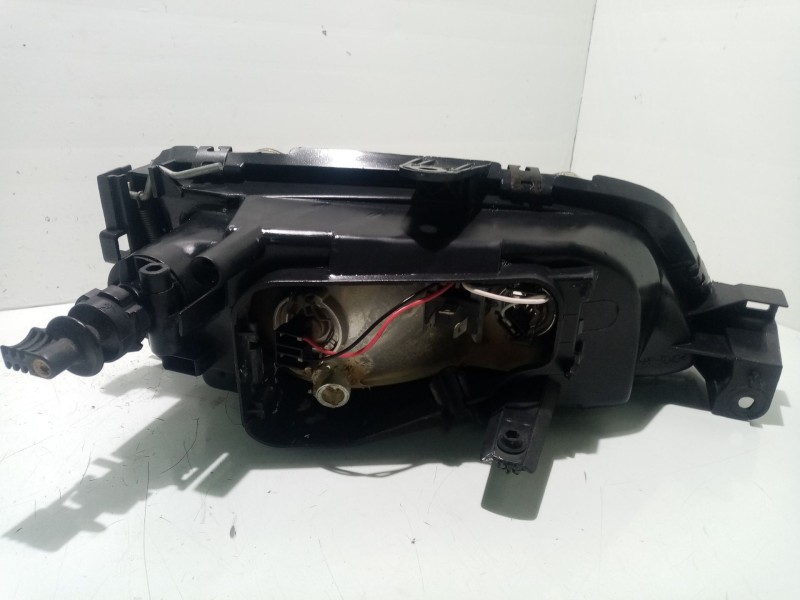 Recambio de faro izquierdo para peugeot 306 berlina 3/5 puertas (s1) xsi referencia OEM IAM 6204K5  