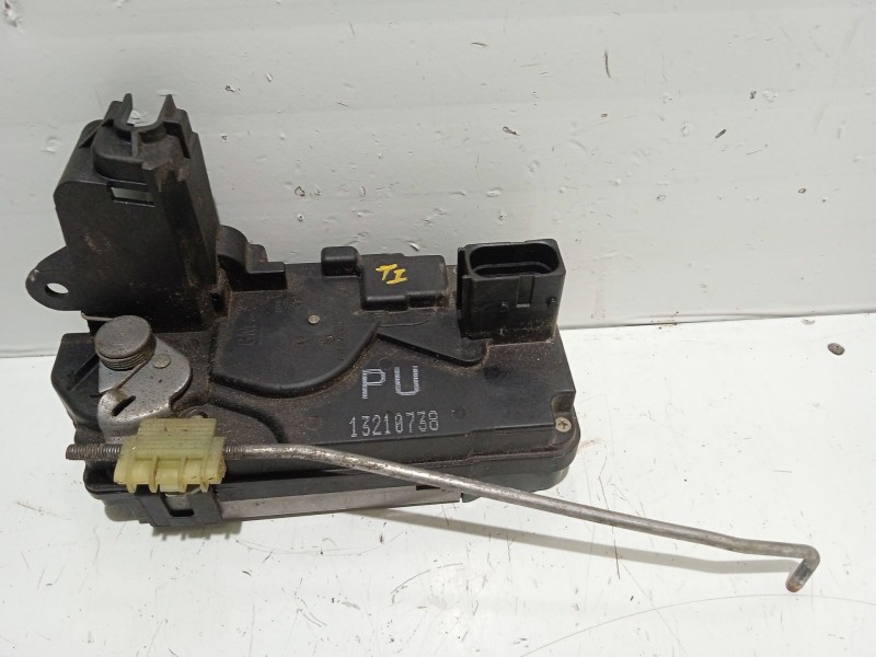Recambio de cerradura puerta trasera izquierda para opel zafira b 1.9 cdti referencia OEM IAM 13210738  