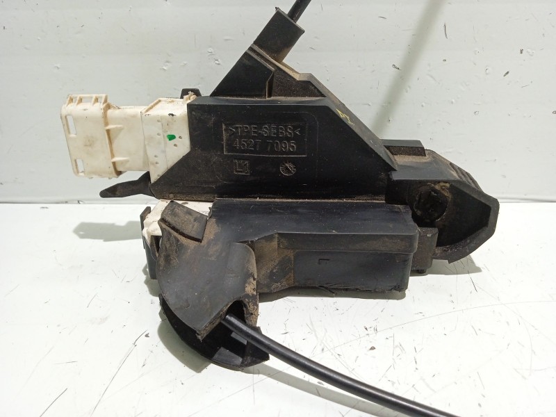 Recambio de cerradura puerta delantera izquierda para peugeot 407 (6d_) 1.8 (6d6fzb) referencia OEM IAM 45277095  