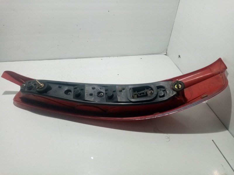 Recambio de piloto trasero derecho para fiat punto berlina (188) 1.2 cat referencia OEM IAM 46817803  