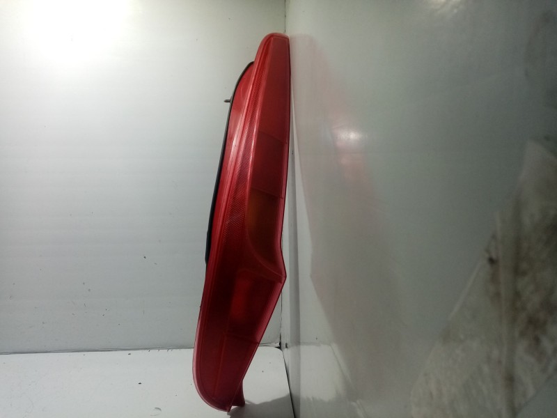 Recambio de piloto trasero izquierdo para fiat punto berlina (188) 1.2 cat referencia OEM IAM 46817804  