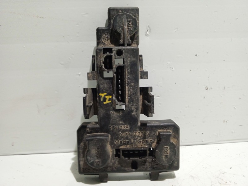 Recambio de portalamparas para seat ibiza (6k1) referencia OEM IAM 6K6945257C  