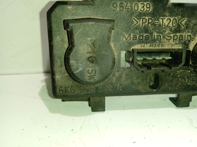 Recambio de portalamparas para seat ibiza (6k1) referencia OEM IAM 6K6945257C  