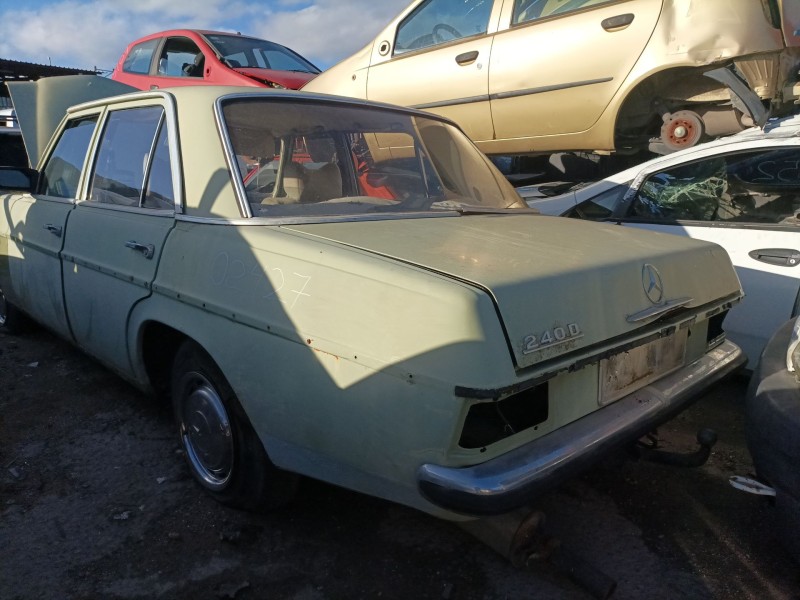 mercedes-benz clase e (w114/w115) berlina del año 1982
