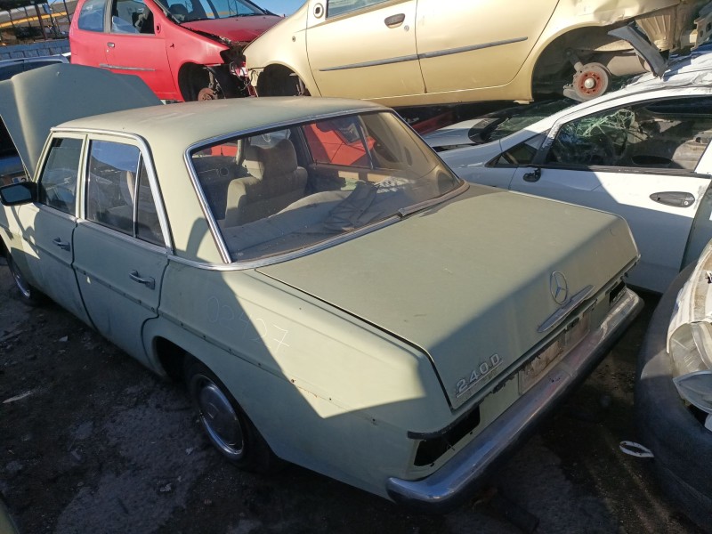 mercedes-benz clase e (w114/w115) berlina del año 1982