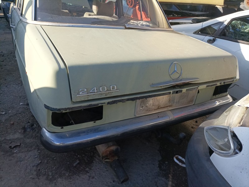 mercedes-benz clase e (w114/w115) berlina del año 1982